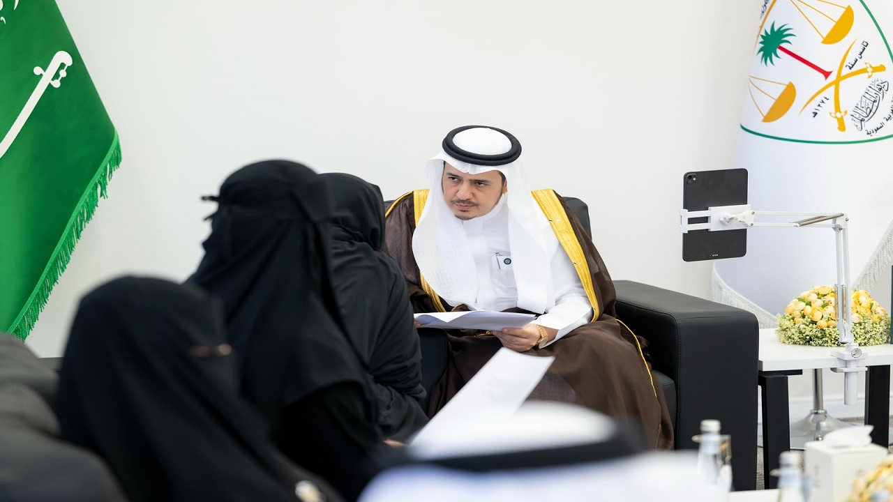 رئيس ديوان المظالم يتفقد المحاكم الإدارية بعسير ويلتقي المستفيدين