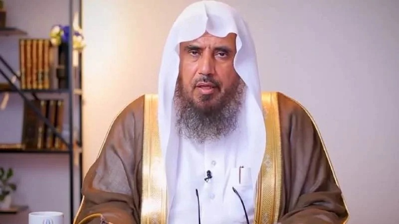 حكم دخول المرأة الحائض للمسجد والمكوث فيه.. فيديو