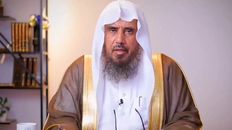 حكم دخول المرأة الحائض للمسجد والمكوث فيه.. فيديو