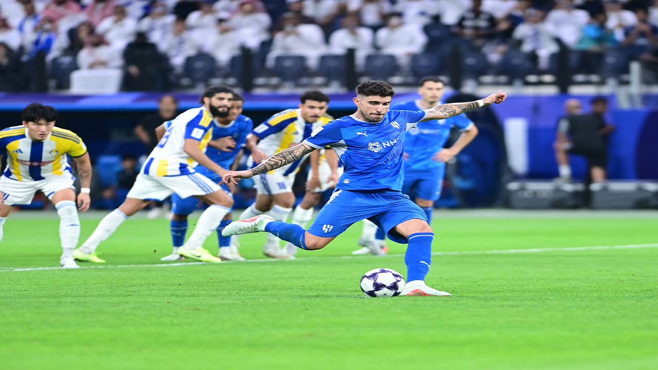 الهلال يدشن مشواره الآسيوي بانتصار على الغرافة.. صور