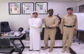 شرطة دبي تكرّم مواطنًا أنقذ شخصاً من الغرق