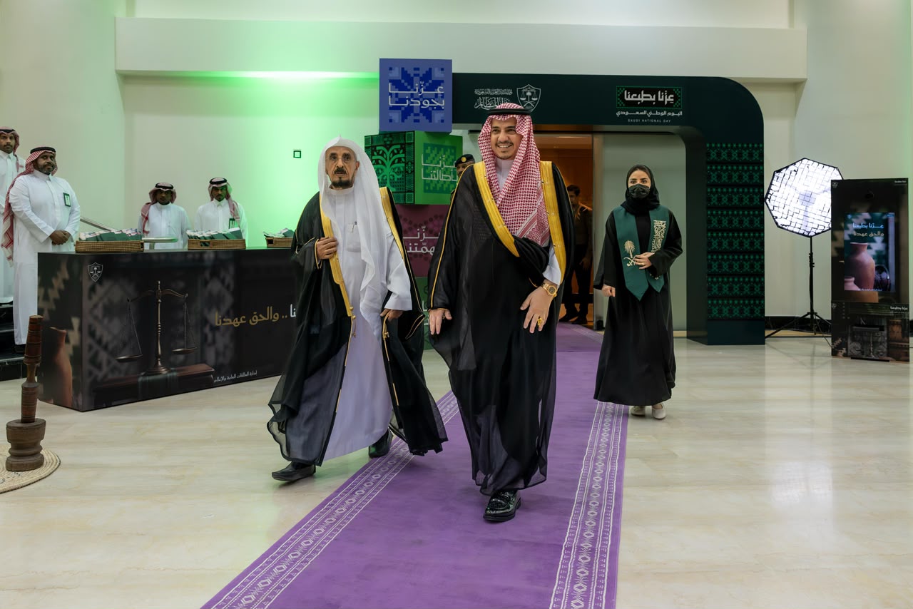 د. علي الأحيدب يشارك منسوبي ديوان المظالم احتفال اليوم الوطني..صور