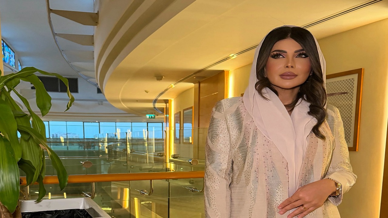 إلهام الفضالة بإطلالة أنيقة في مهرجان اللومي الحساوي.. صور
