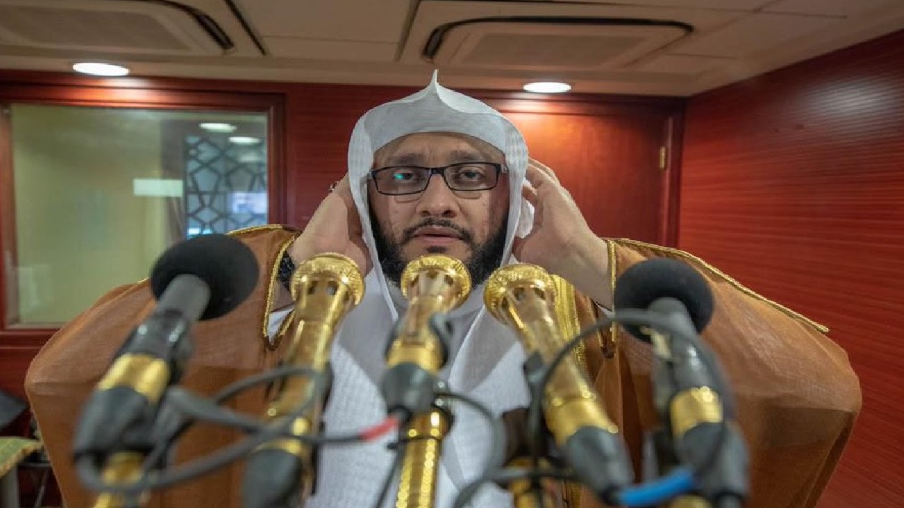 وفاة مؤذن المسجد الحرام الشيخ إبراهيم عادل المدني