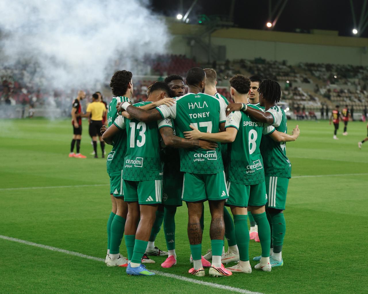 الأهلي يكتسح الرياض بخماسية..صور