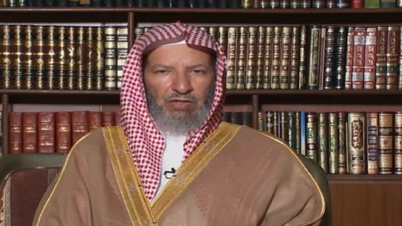 حكم كشف عيوب الخاطب.. فيديو