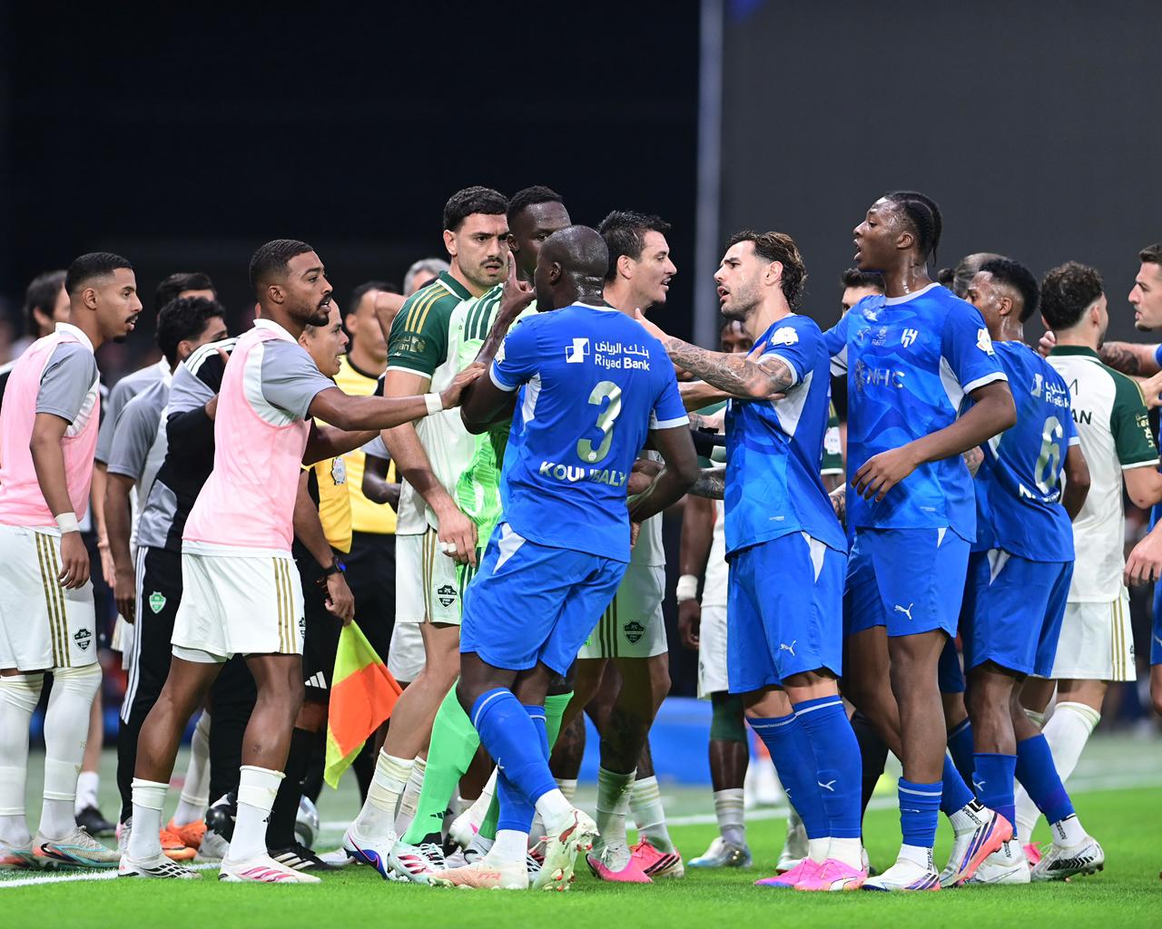 الهلال يضرب الأهلي بثلاثية..صور