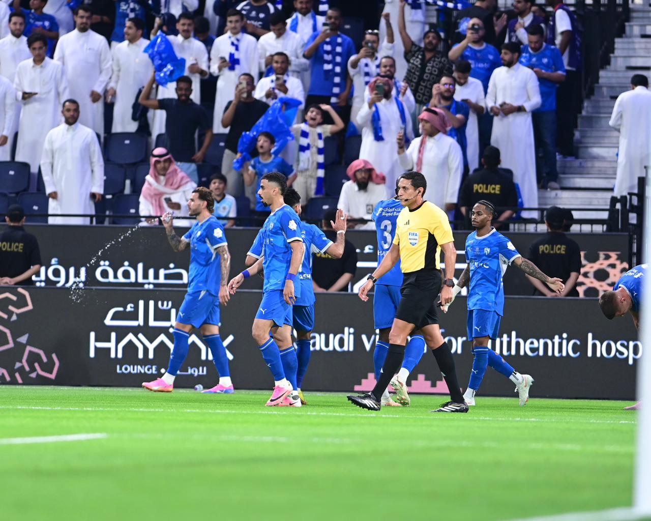 الهلال يضرب الأهلي بثلاثية..صور