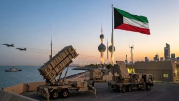 الجيش الكويتي: الدفاعات الجوية تتصدى حاليًا لهجمات بطائرات مسيّرة معادية