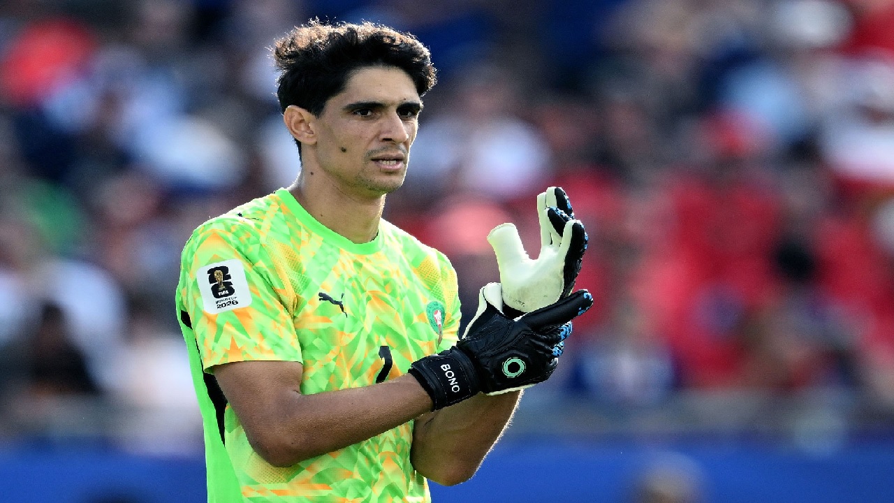 الهلال يعلن إصابة بونو في العضلة الخلفية