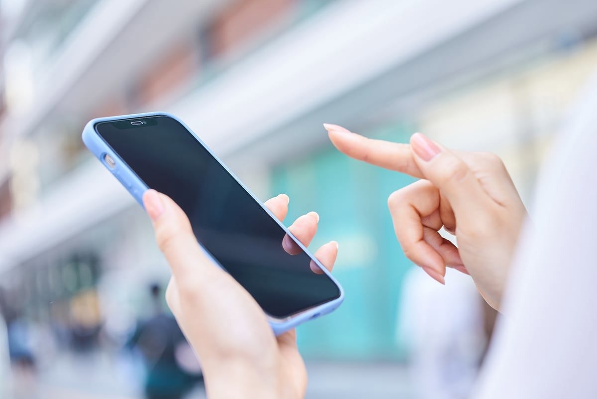علامات خفية تكشف تصفح الغرباء لهاتفك دون علمك