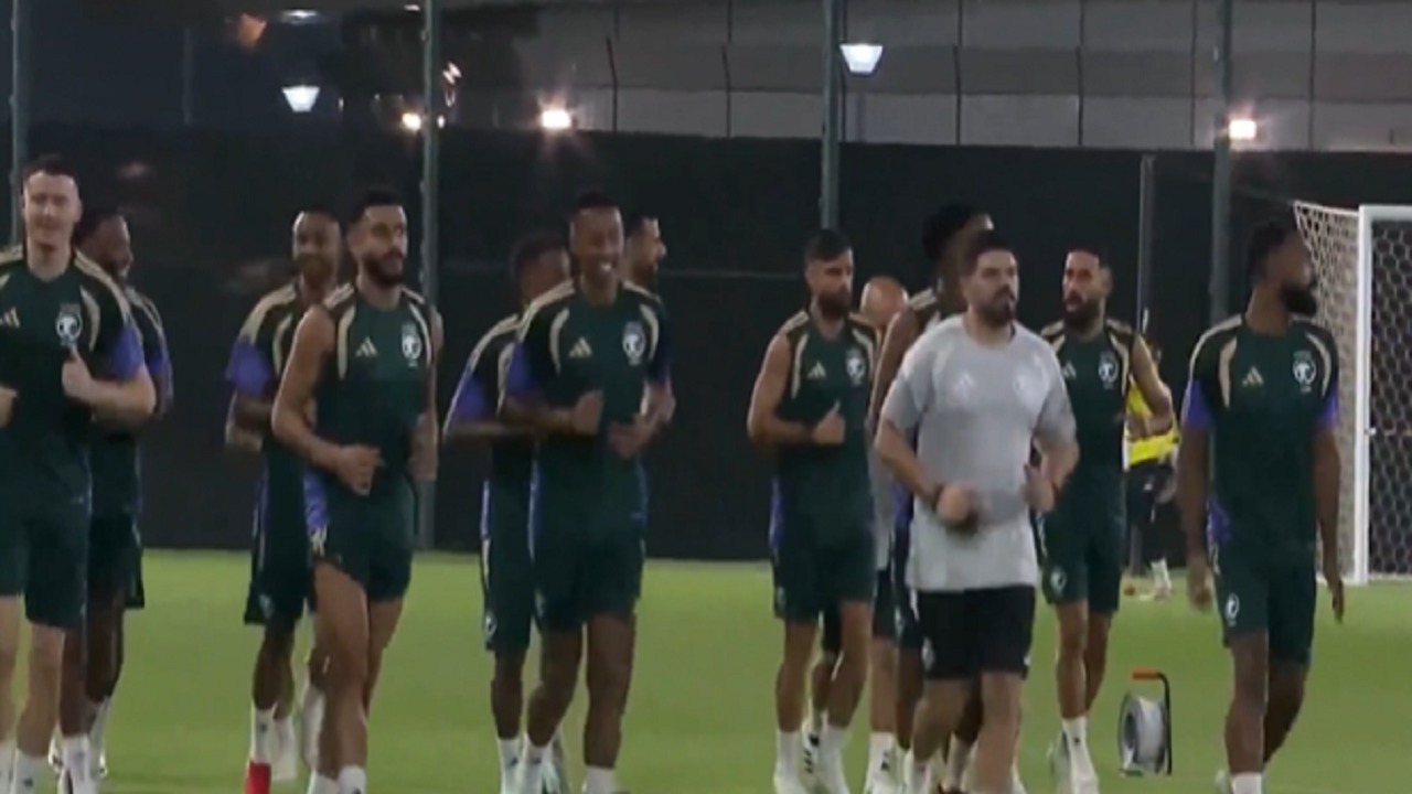 منع لاعبي الأخضر من استخدام منصات التواصل أو إجراء المكالمات.. فيديو