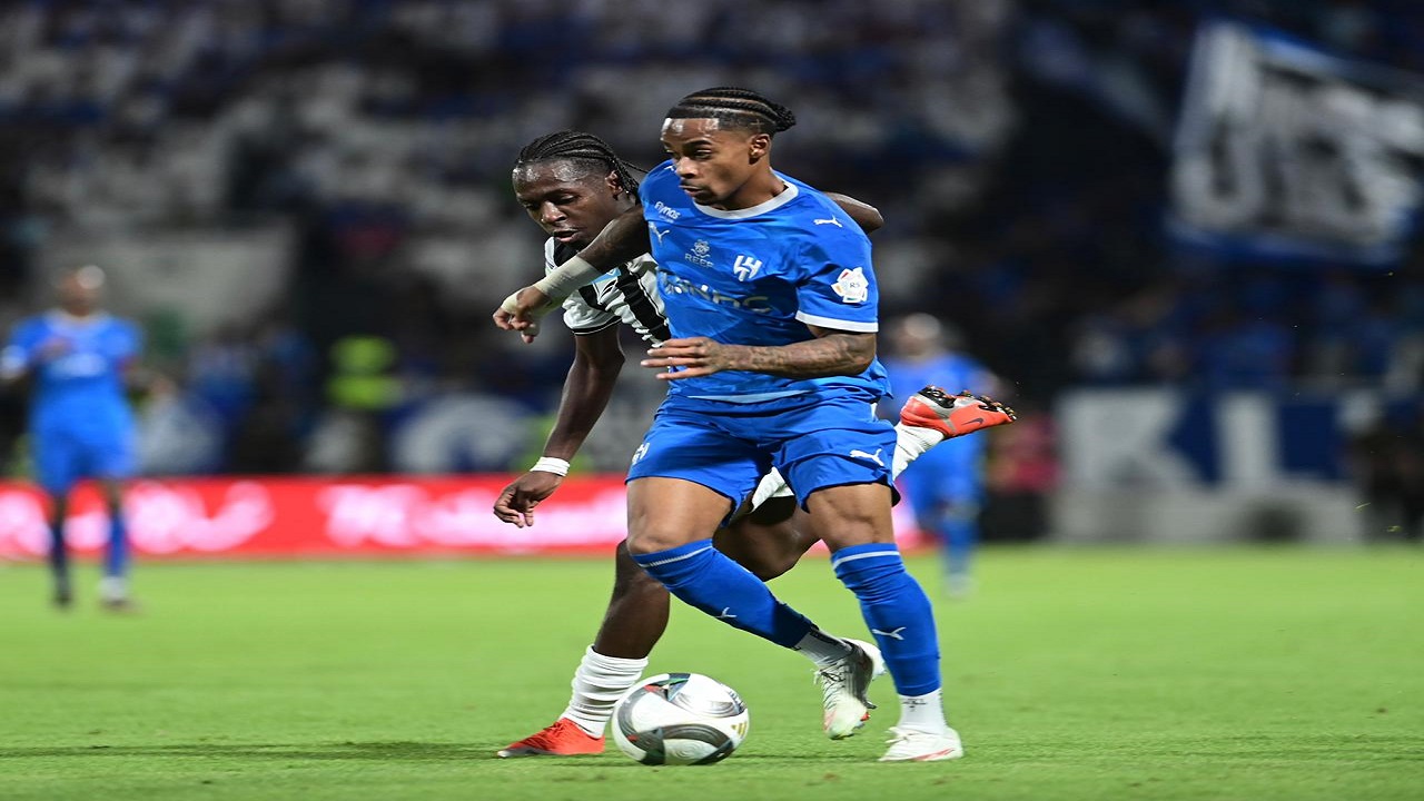الهلال يحسم الديربي بثنائية في شباك الشباب..صور