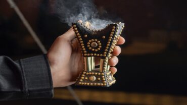 النمر يحذر من أضرار دخان البخور على القلب والدماغ