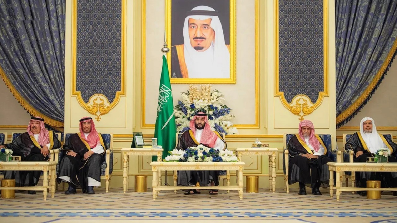 ولي العهد يستقبل أصحاب السمو الأمراء والفضيلة العلماء والمعالي وجمعًا من المواطنين.. فيديو وصور