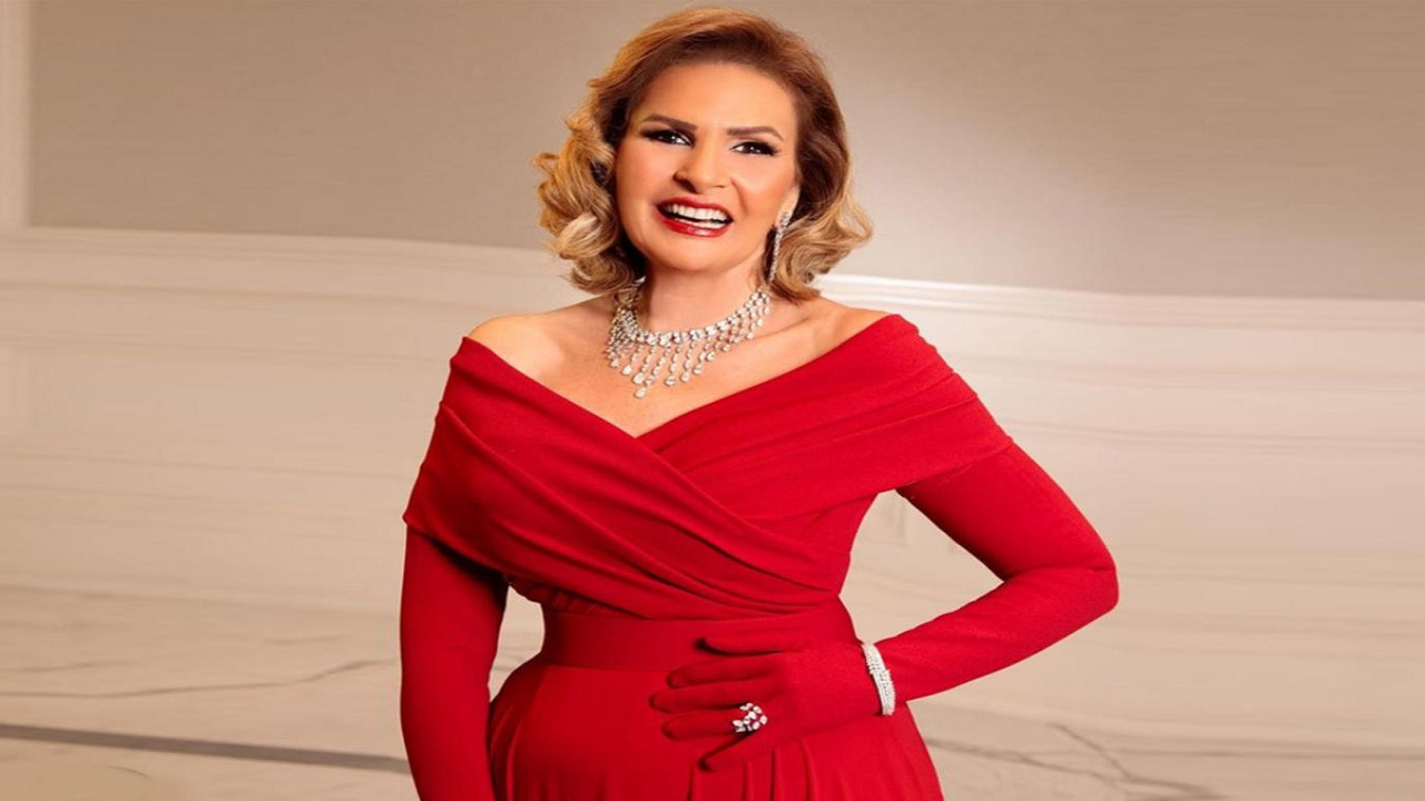 يسرا تنفي شائعة زواجها 16 مرة