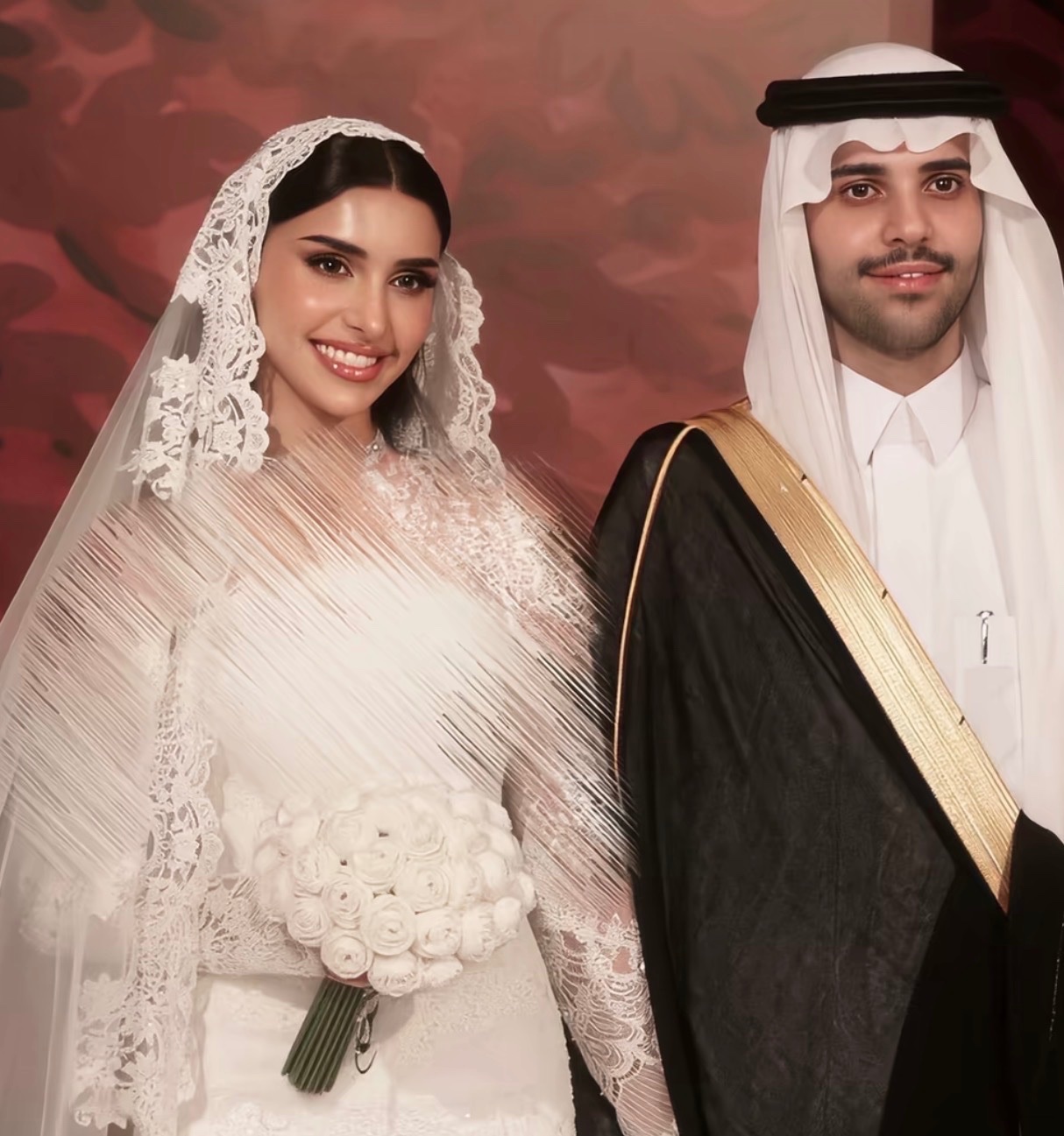 متعب العريفي يرد على تعليق بشأن شهر العسل: المتاحف والآثار مو جونا