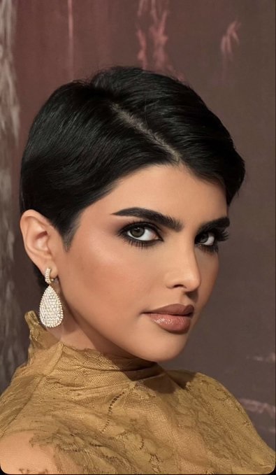 سارة الودعاني تتخلى عن الشعر الطويل ..صور