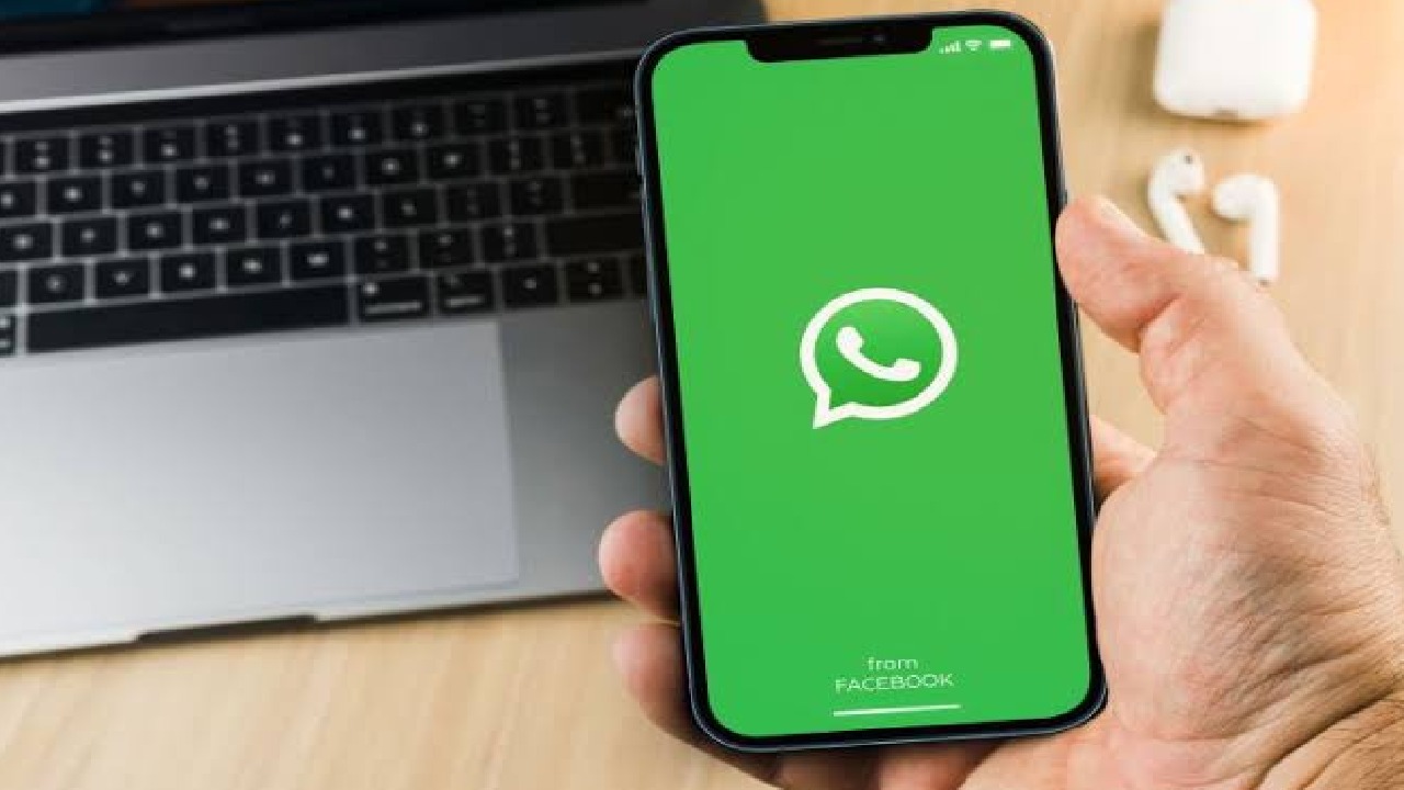 واتساب يختبر إنشاء 3 حسابات في هاتف واحد