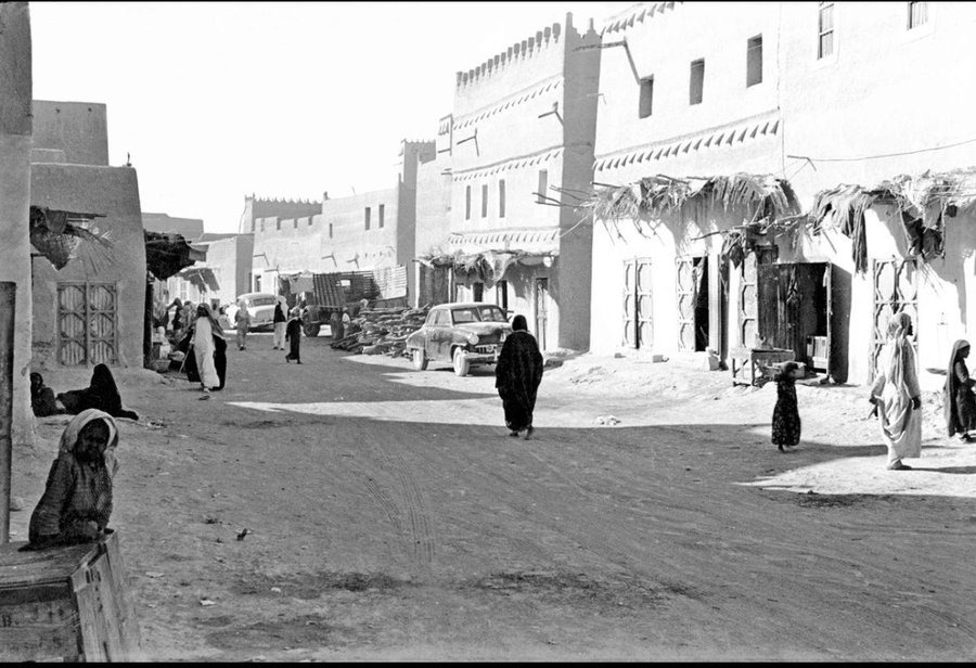 صور نادرة لأحد أسواق الرياض في خمسينيات القرن الماضي