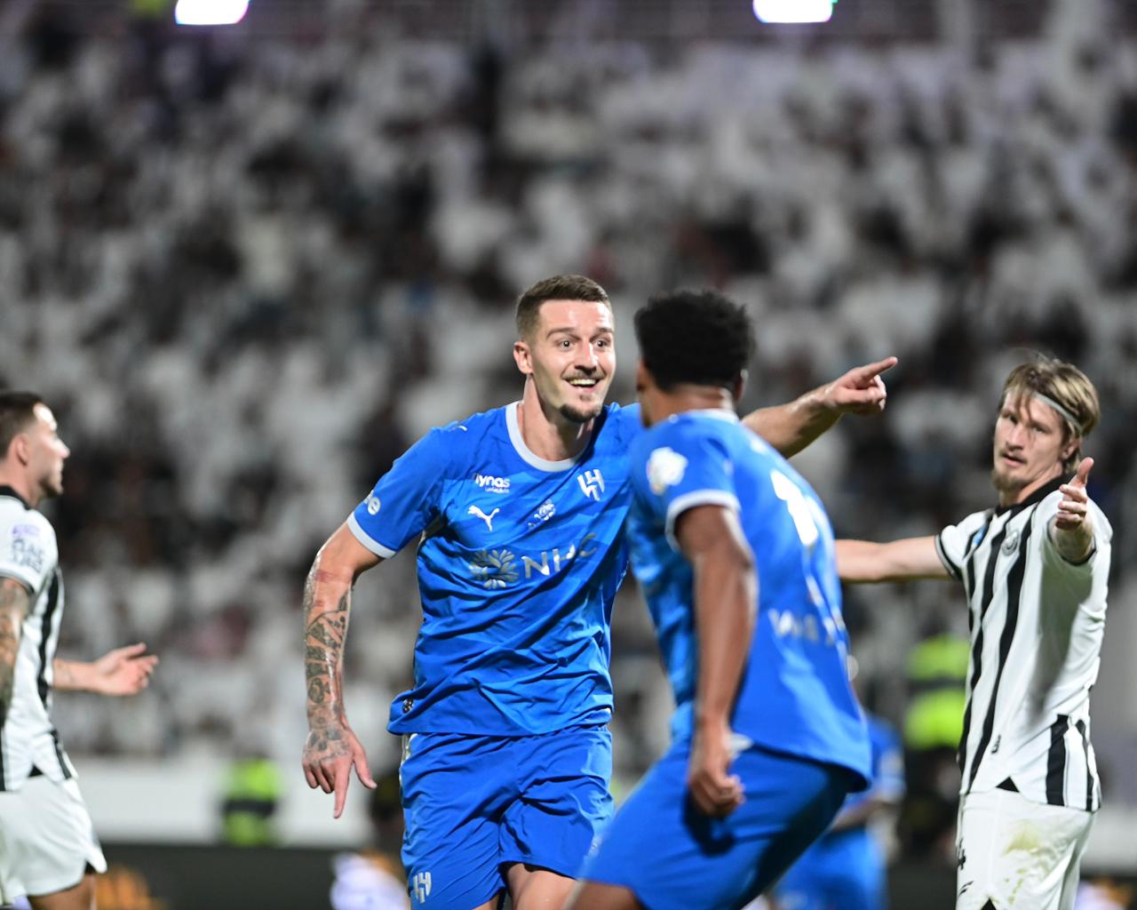 الهلال يحسم الديربي بثنائية في شباك الشباب..صور