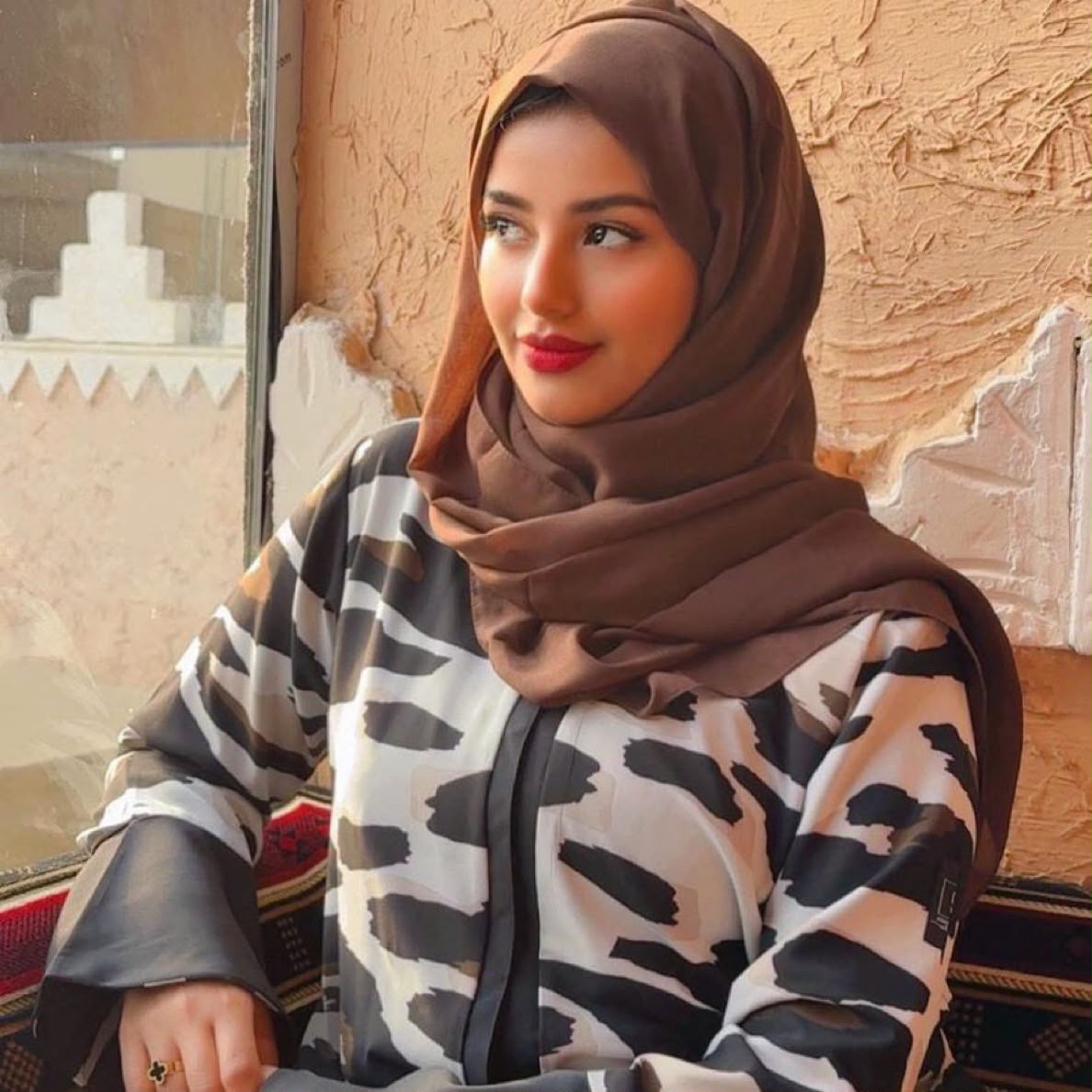  من الظلمات إلى النور .. مذيعة الهوية تتسرب من قبضة الحوثي للرياض وتزيح الستار عن كواليس التلقين