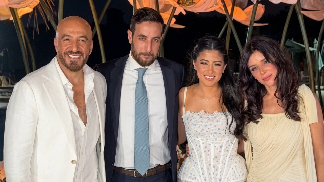 مجدي الهواري وغادة عادل يحتفلان بخطوبة ابنتهما .. فيديو