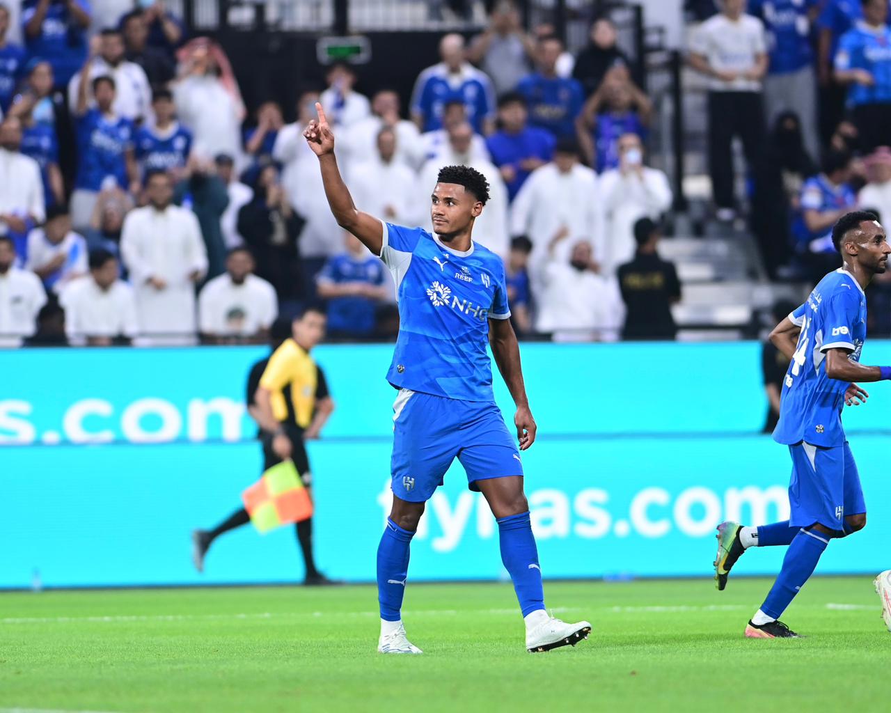 الهلال يضرب الأهلي بثلاثية..صور
