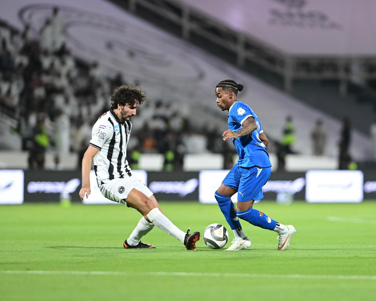 الهلال يحسم الديربي بثنائية في شباك الشباب..صور