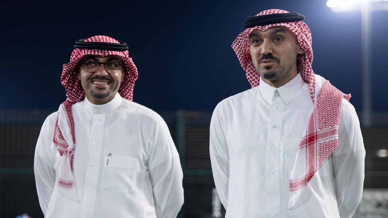 الأمير عبدالعزيز الفيصل والرزيزاء يلتقيان لاعبي الأخضر قبل انطلاق خليجي 27