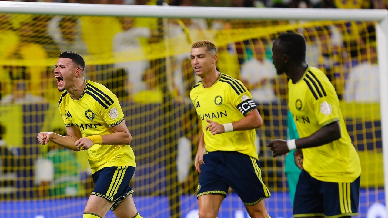 بوستيكوغلو يستقر على تشكيل النصر لمواجهة العين