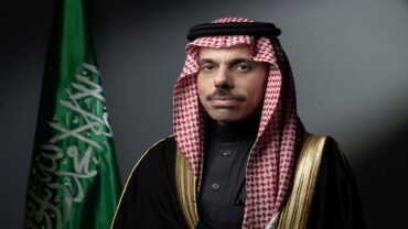 وزير الخارجية ونظيره الإيراني يستعرضان هاتفيًا مستجدات الأوضاع الإقليمية