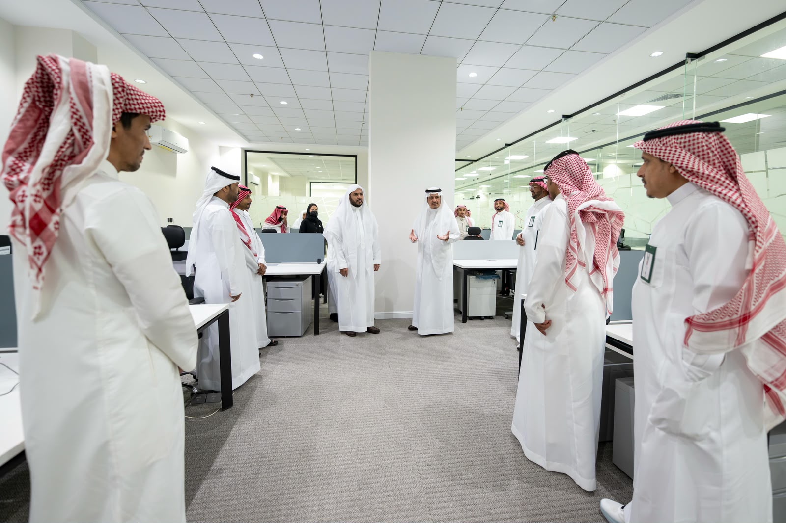 رئيس ديوان المظالم يتفقد المحاكم الإدارية بعسير ويلتقي المستفيدين