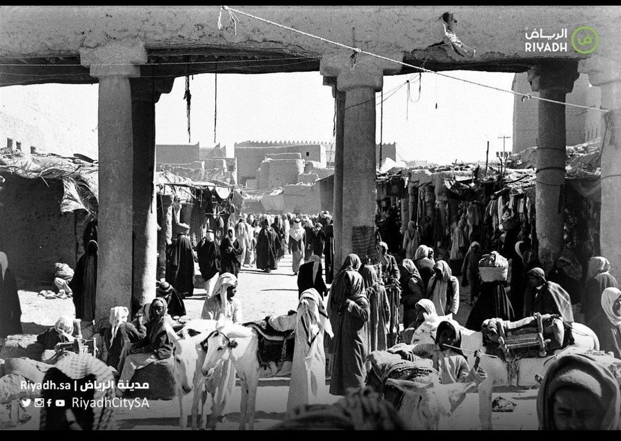 صور نادرة لأحد أسواق الرياض في خمسينيات القرن الماضي