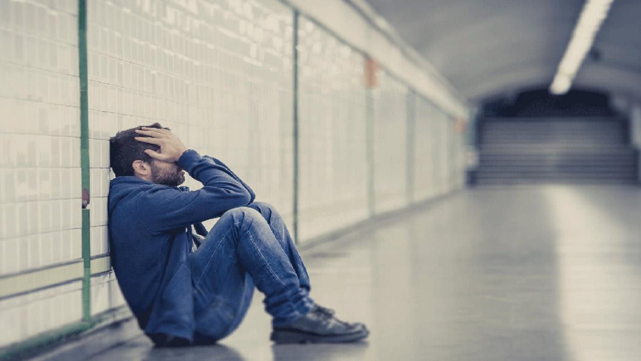7 مخاطر صحية ناجمة عن الحزن الشديد المستمر مع كبت المشاعر