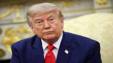 ترامب يمنع CNN وPOLITICO من دخول البيت الأبيض