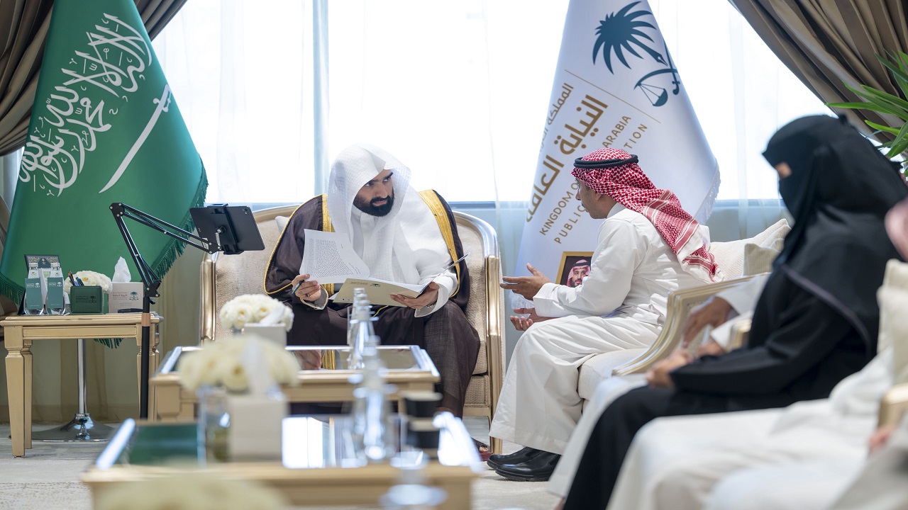 النائب العام يستقبل عددا من المستفيدين بالرياض