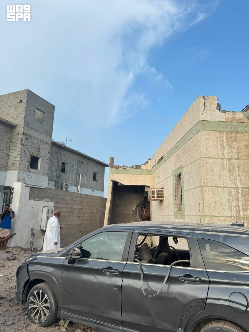 إصابتان وأضرار مادية في مسجد ومركبات إثر سقوط مقذوف في الطوال