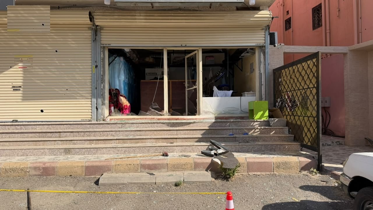 حالة وفاة وإصابتان وأضرار مادية جراء سقوط شظايا إثر اعتراض طائرة مسيّرة في الطائف..صور