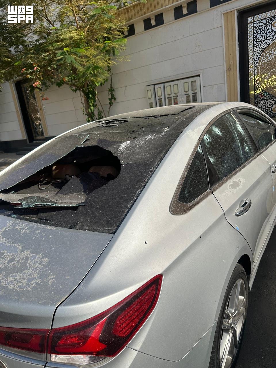 حالة وفاة وإصابتان وأضرار مادية جراء سقوط شظايا إثر اعتراض طائرة مسيرة في الطائف..صور