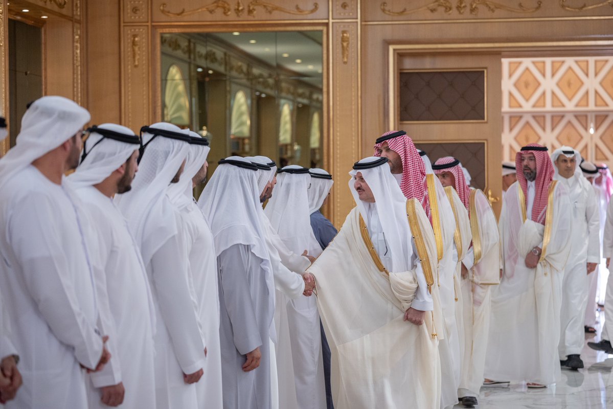 أمير المنطقة الشرقية ينقل تعازي القيادة في وفاة الشيخ أحمد بن راشد آل مكتوم.. صور