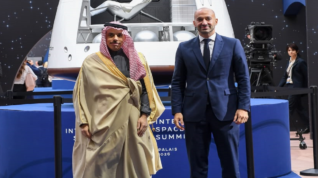 وزير الخارجية يشارك في القمة الدولية للفضاء المنعقدة في باريس..صور