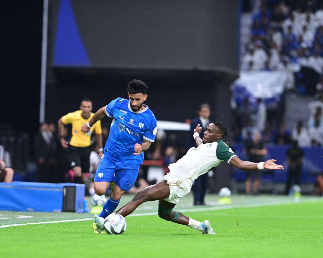 الهلال يضرب الأهلي بثلاثية..صور