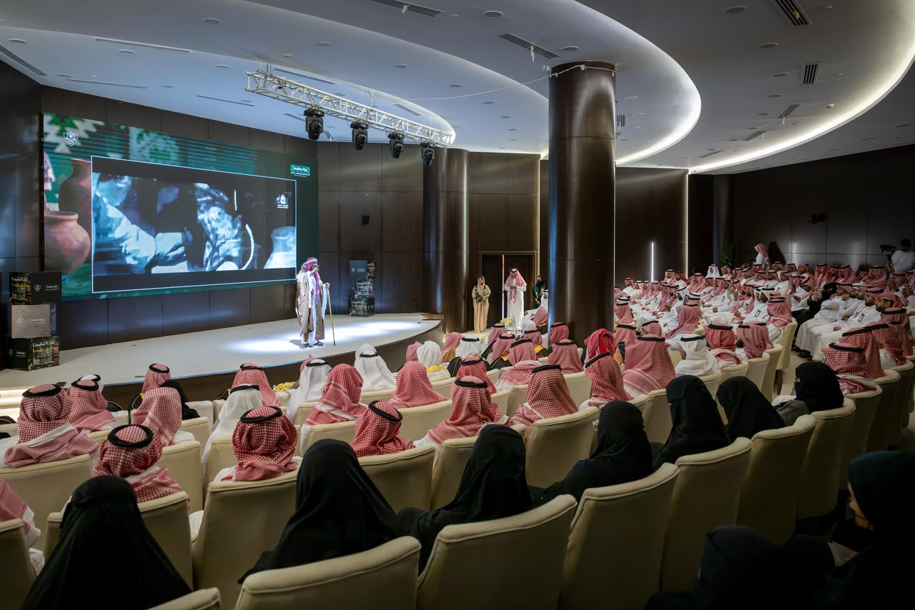 د. علي الأحيدب يشارك منسوبي ديوان المظالم احتفال اليوم الوطني..صور