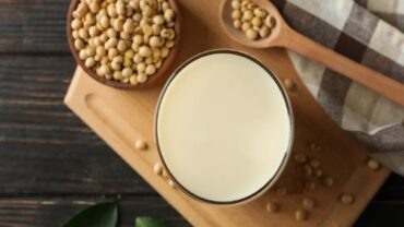 بدائل صحية للبروتين من الحليب النباتي