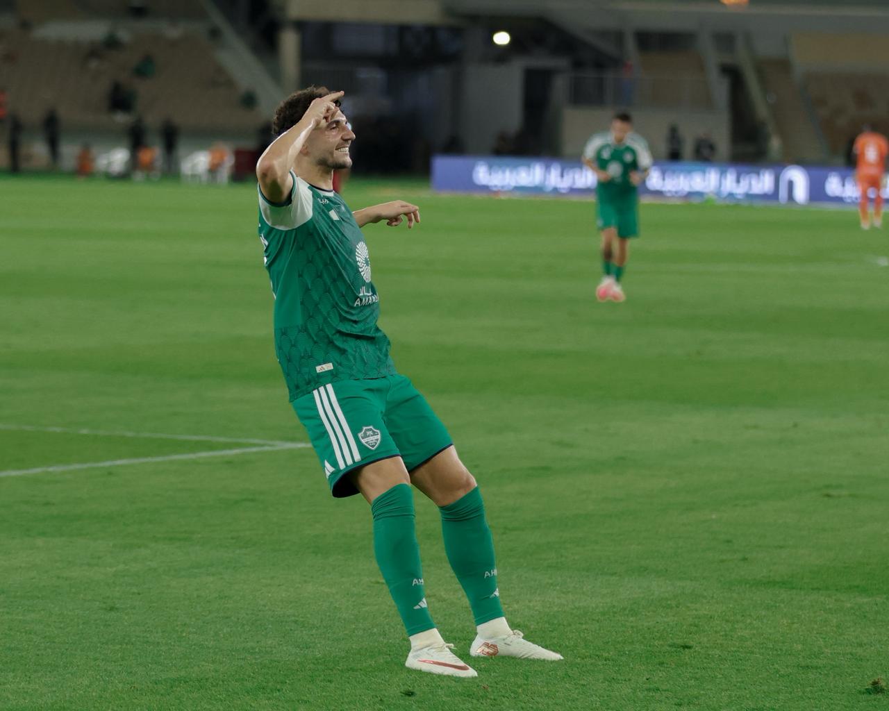 الأهلي يكتسح الرياض بخماسية..صور