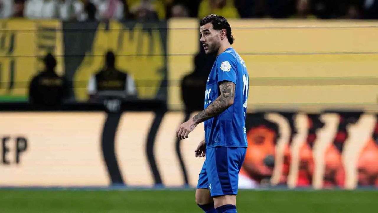 الإصابة تحرم ثيو هيرنانديز من استكمال مواجهة الهلال والأهلي