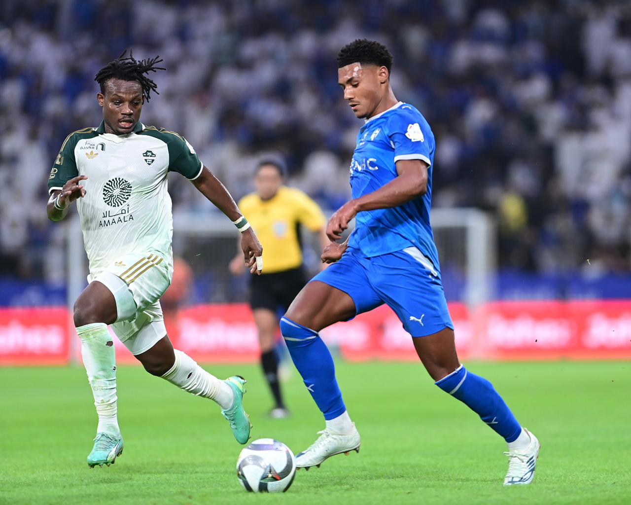 الهلال يضرب الأهلي بثلاثية..صور