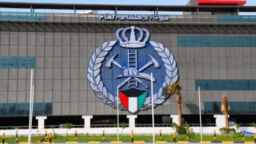 الكويت تسيطر على حريق في مجمع سكني اُستهدف بمسيرة معادية