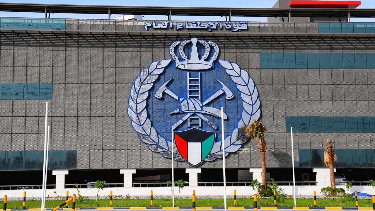 الكويت تسيطر على حريق في مجمع سكني اُستهدف بمسيرة معادية